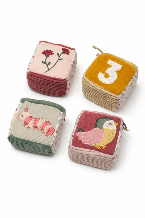Soft sensory activity cubes